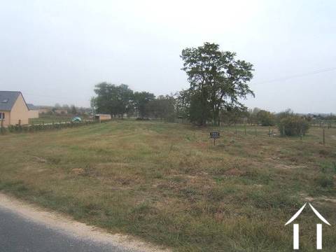 Kavel gezien vanaf de weg