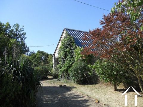 De schuur die van kalksteen is gemaakt en ongeveer 50m2 overdekte ruimte biedt.