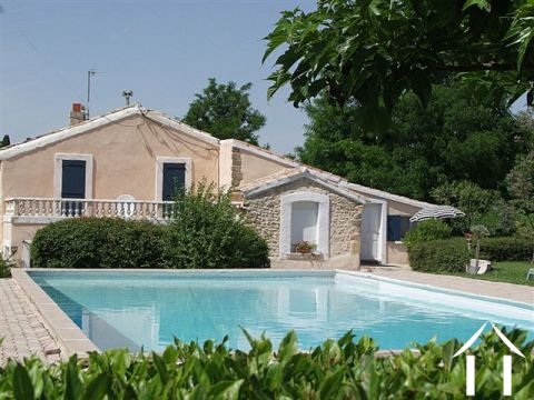 Fraaie mas met bijgebouwen tussen Orange en Vaison laRomaine