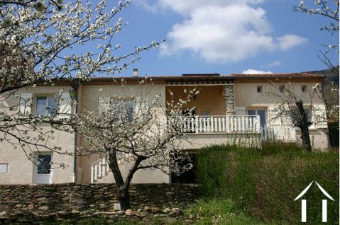 Villa in zeer goede conditie, stil gelegen en mooi uitzicht