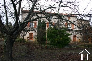 Groot dorpshuis met 5 slaapkamers en privé-zwembad