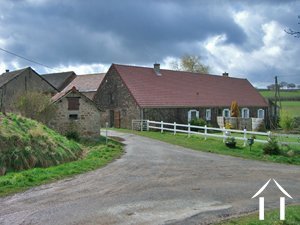 Paardenboerderij met 15 ha