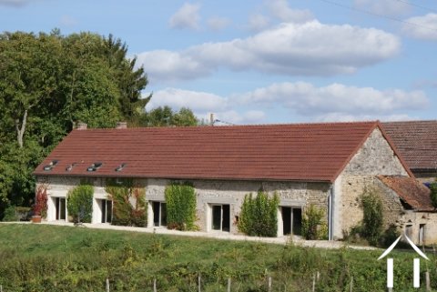 Huis, bijgebouwen & land