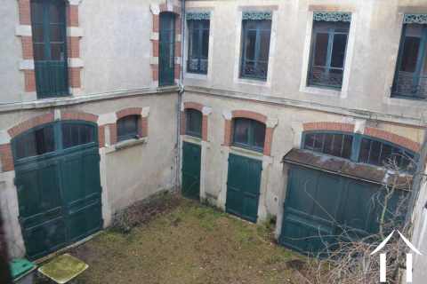 Te renoveren herenhuis in het centrum van Beaune