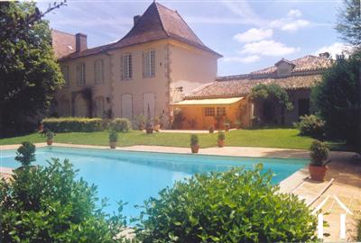 Luxe Chateau te koop op 12 Ha omgeving Issigeac