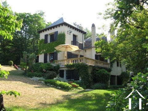 Karaktervolle woning op 4+ hectare en zwembad