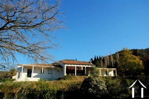 Onder sublieme architectuur ontworpen villa