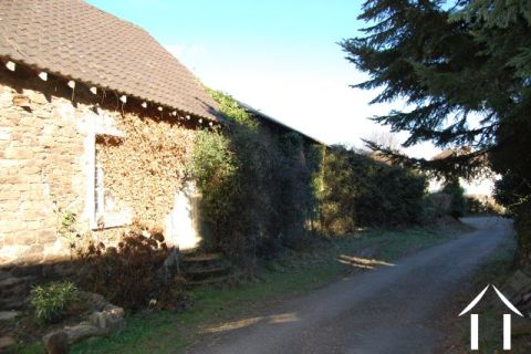 Schuur met klein woonhuisje