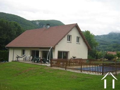 Moderne villa met zwembad en mooi uitzicht