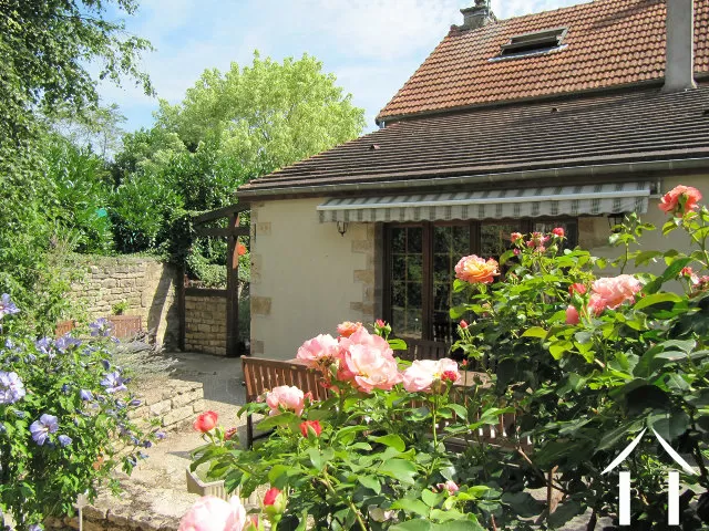 Dorpshuis te koop tonnerre, bourgogne, PW3186B Afbeelding - 1
