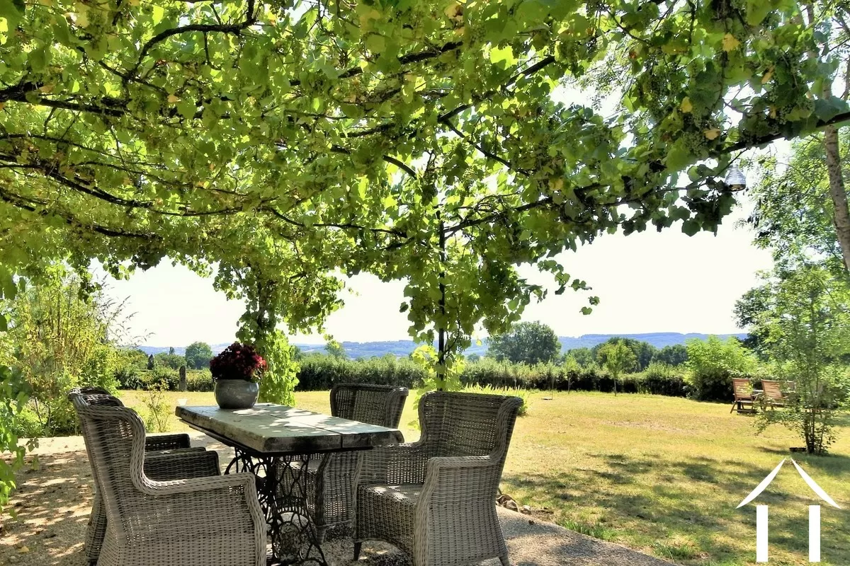 ombre naturelle sur la terrasse