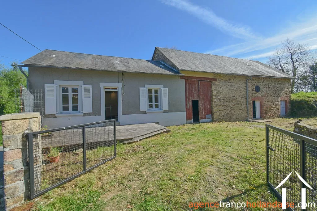 Woonhuis te koop chateauneuf la foret, limousin, Li1048 Afbeelding - 1