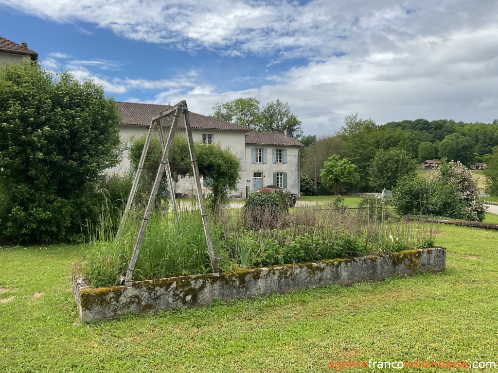 Huis met gastverblijf te koop rochechouart, limousin, Li1054 Afbeelding - 1