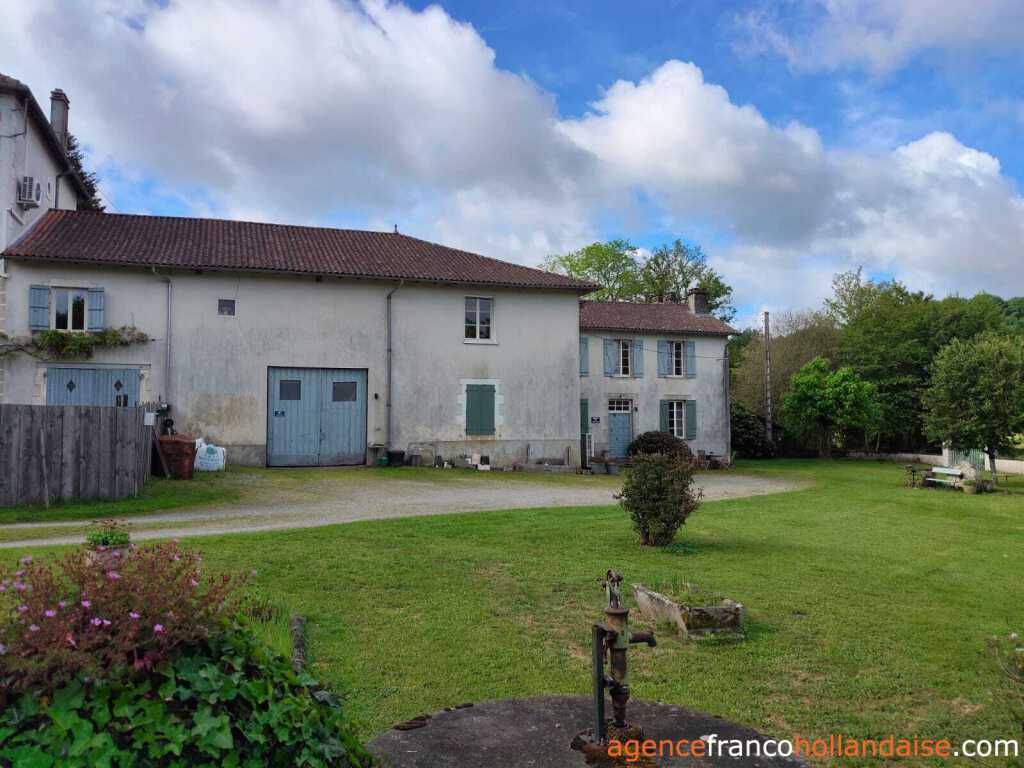 Huis met gastverblijf te koop rochechouart, limousin, Li1054 Afbeelding - 2