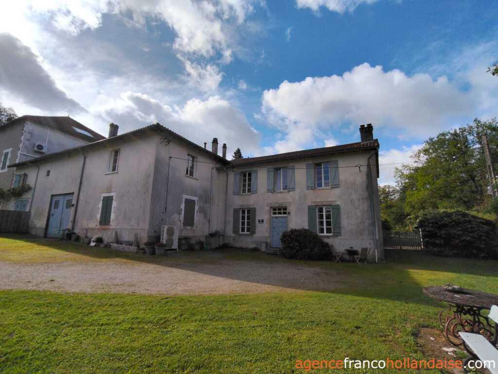 Huis met gastverblijf te koop rochechouart, limousin, Li1054 Afbeelding - 3