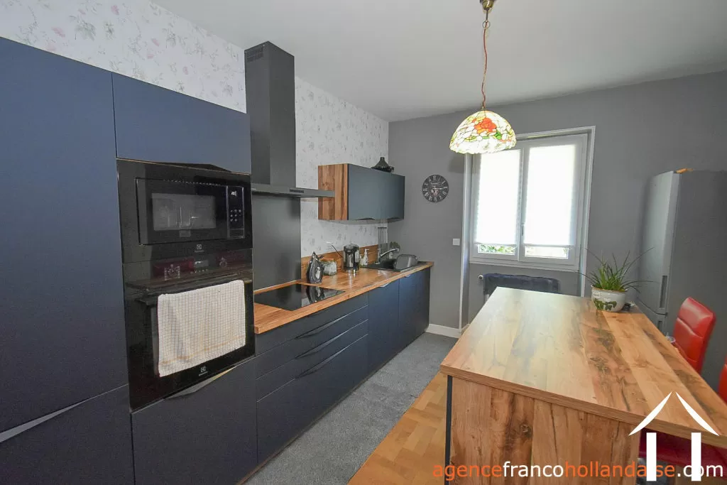 Woonhuis te koop chateauneuf la foret, limousin, Li1064 Afbeelding - 3
