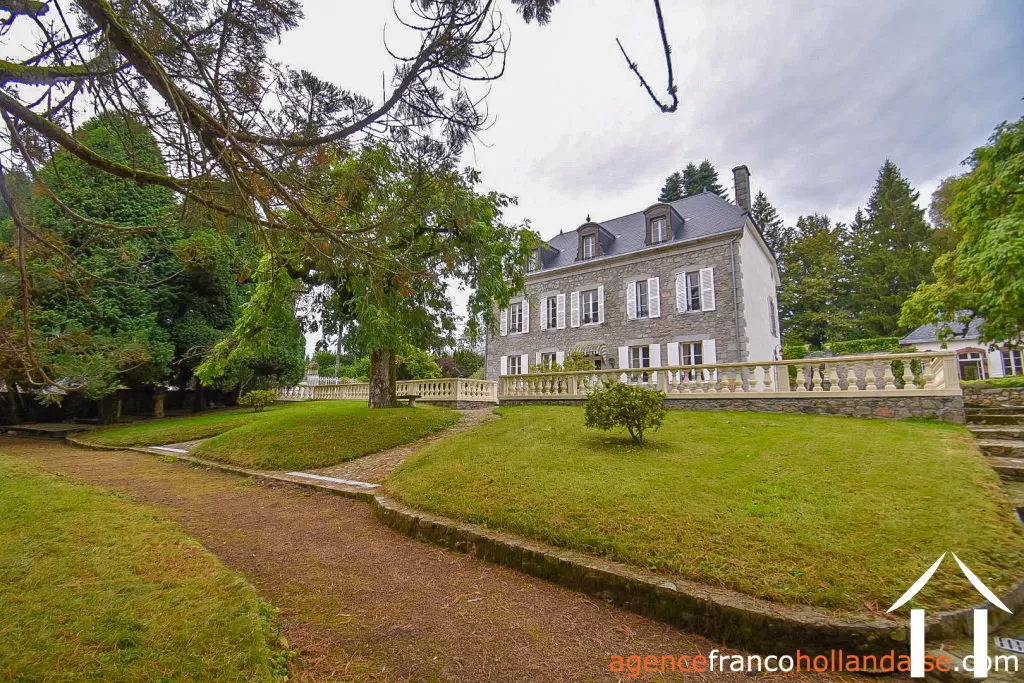 Manoir Landhuis  te koop ussel, auvergne, Li944 Afbeelding - 1