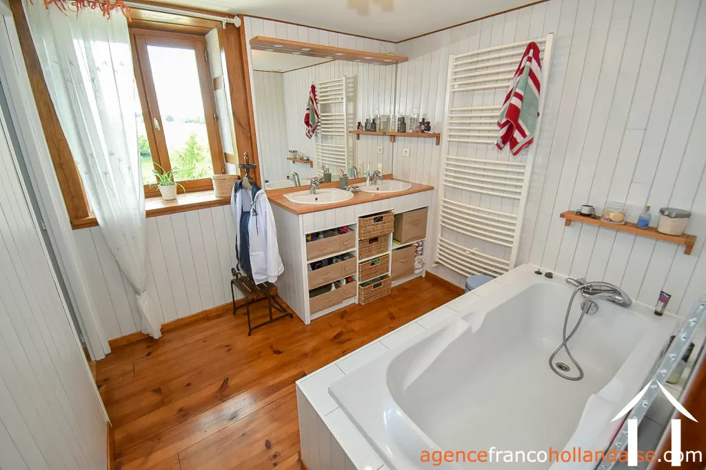 Woonhuis te koop chateauneuf la foret, limousin, Li990 Afbeelding - 29