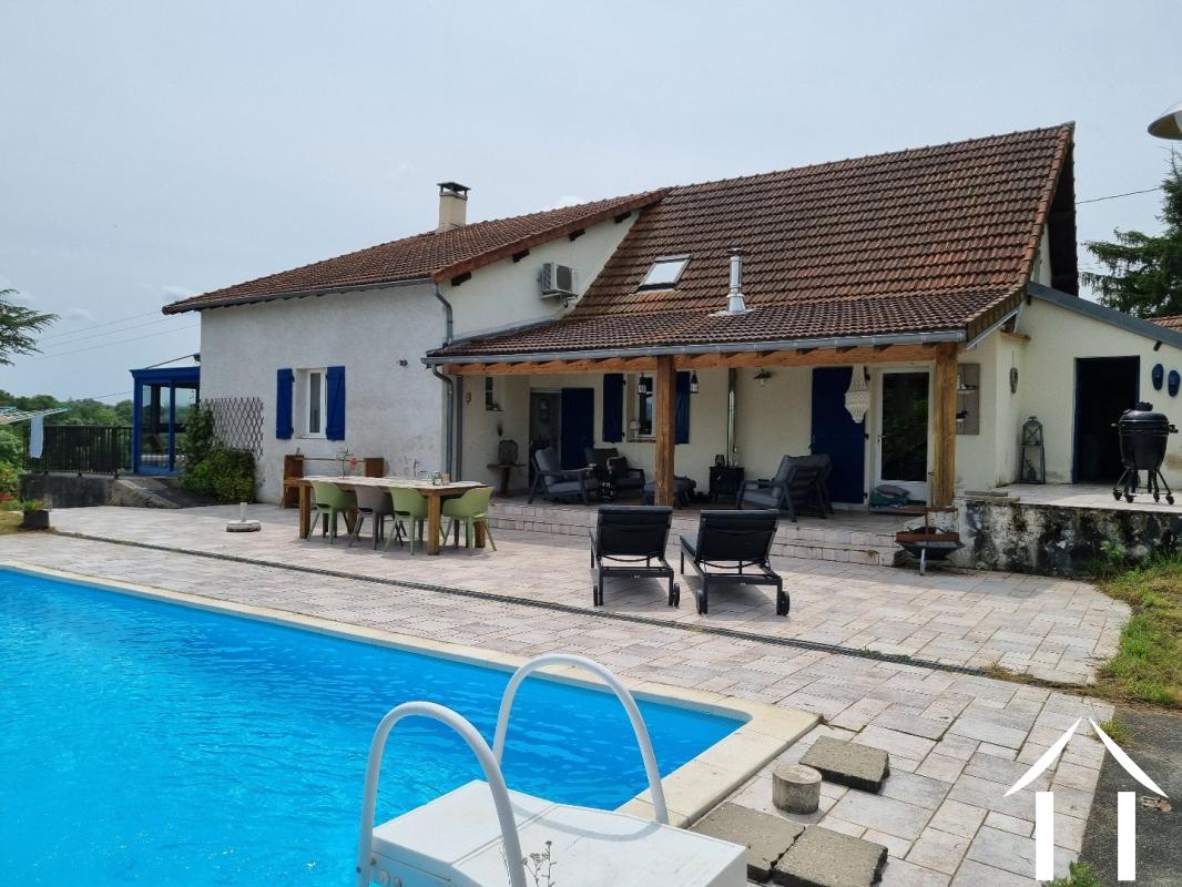 Woonboerderij te koop molles, auvergne, AP030071087 Afbeelding - 1