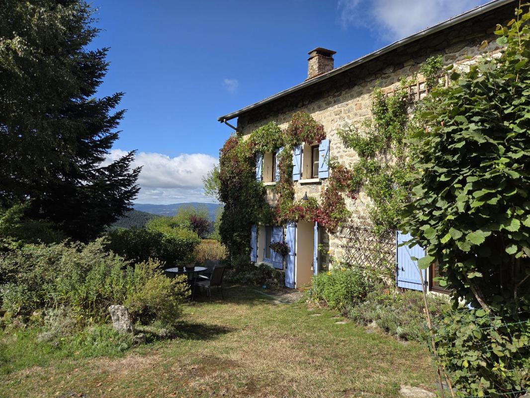 Authentiek stenen huis  te koop valcivieres, auvergne, AP030071137 Afbeelding - 1