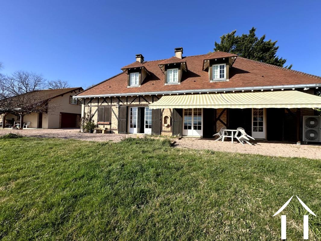 Modern huis te koop abrest, auvergne, AP030071160 Afbeelding - 1