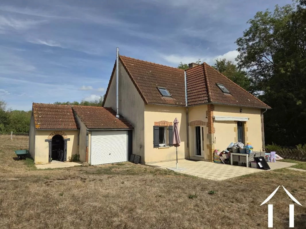 Kasteel te koop neuilly le real, auvergne, AP030071200 Afbeelding - 1