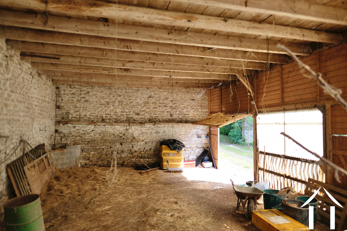 Het interieur van de schuur