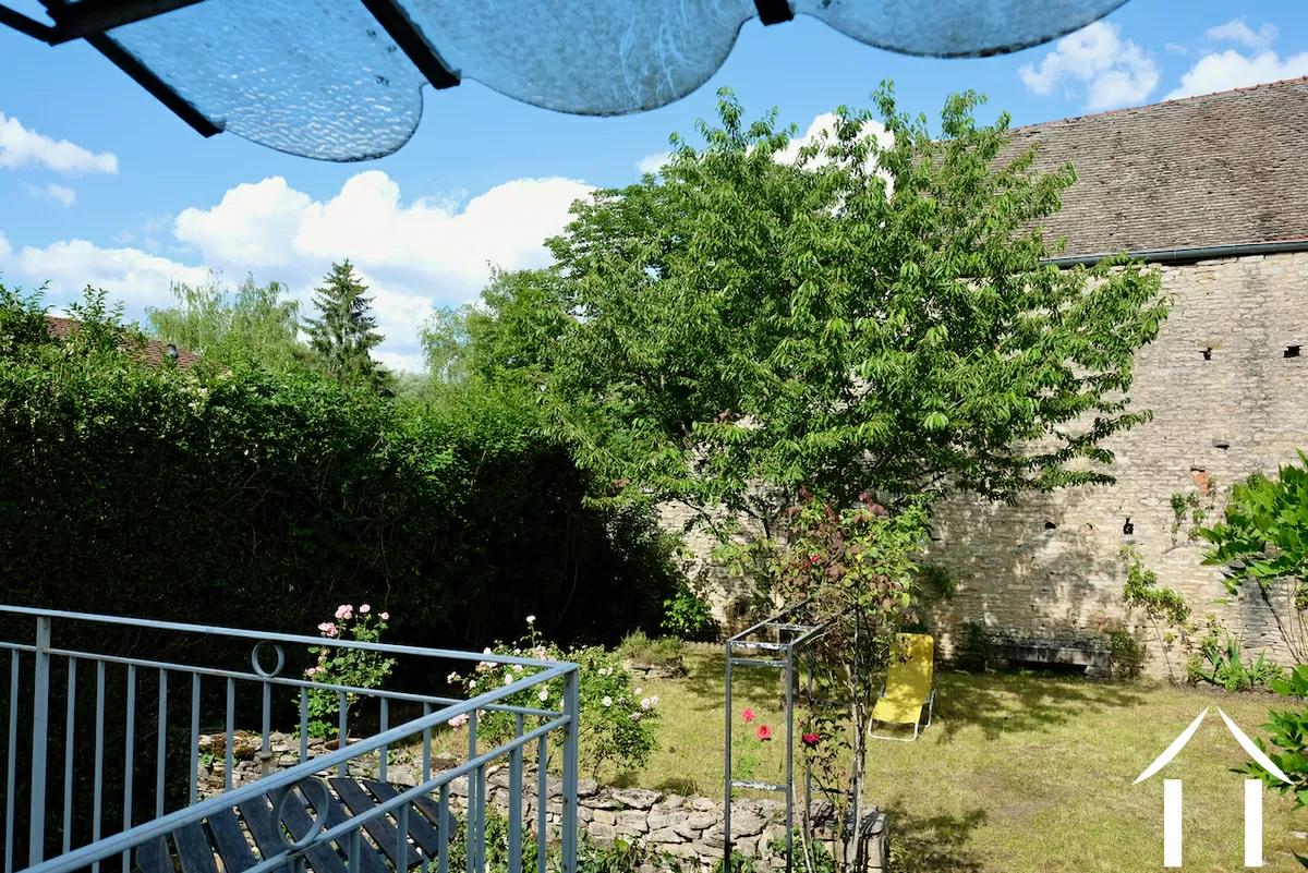 De tuin gezien vanuit de keuken