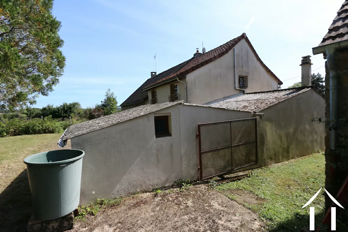 Olieopslagplaats en wasruimte en garage