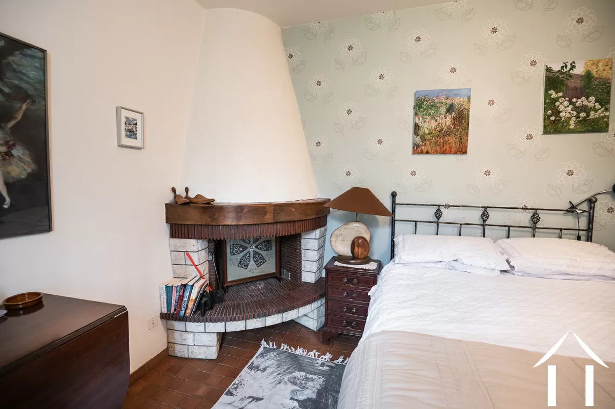1er étage, la chambre n° 3 possède une cheminée non utilisée1er étage, la chambre n° 3 possède une cheminée non utilisée