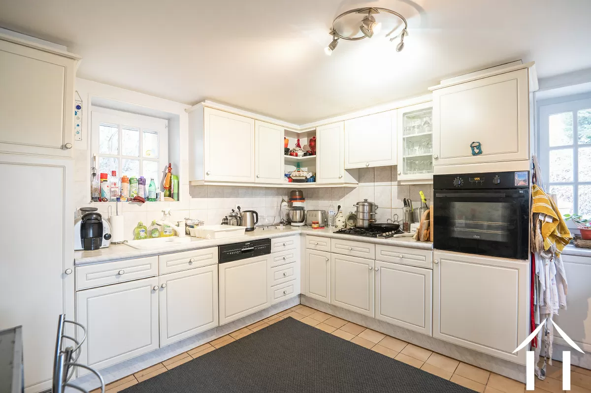 La cuisine meublée et équipéeLa cuisine meublée et équipée