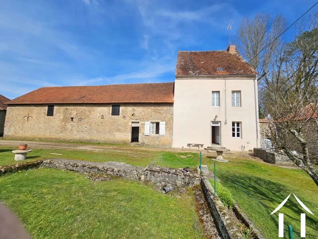 Farmhouse and barn complex 1