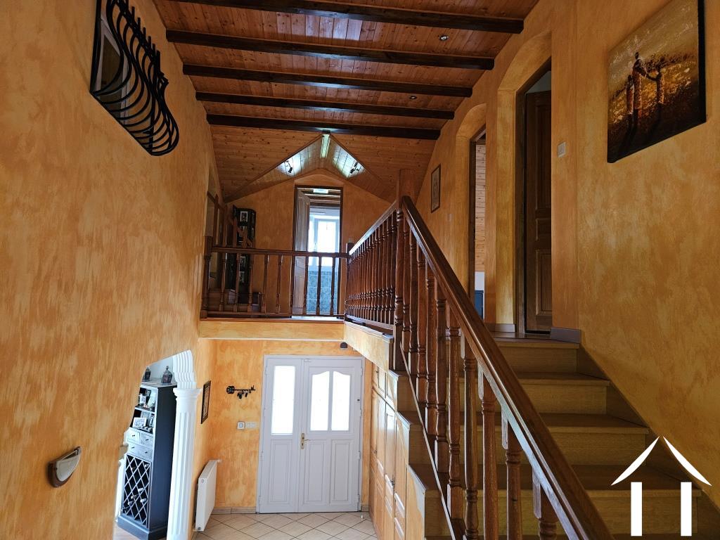 Trap naar de galerie en de kamers op de bovenverdieping