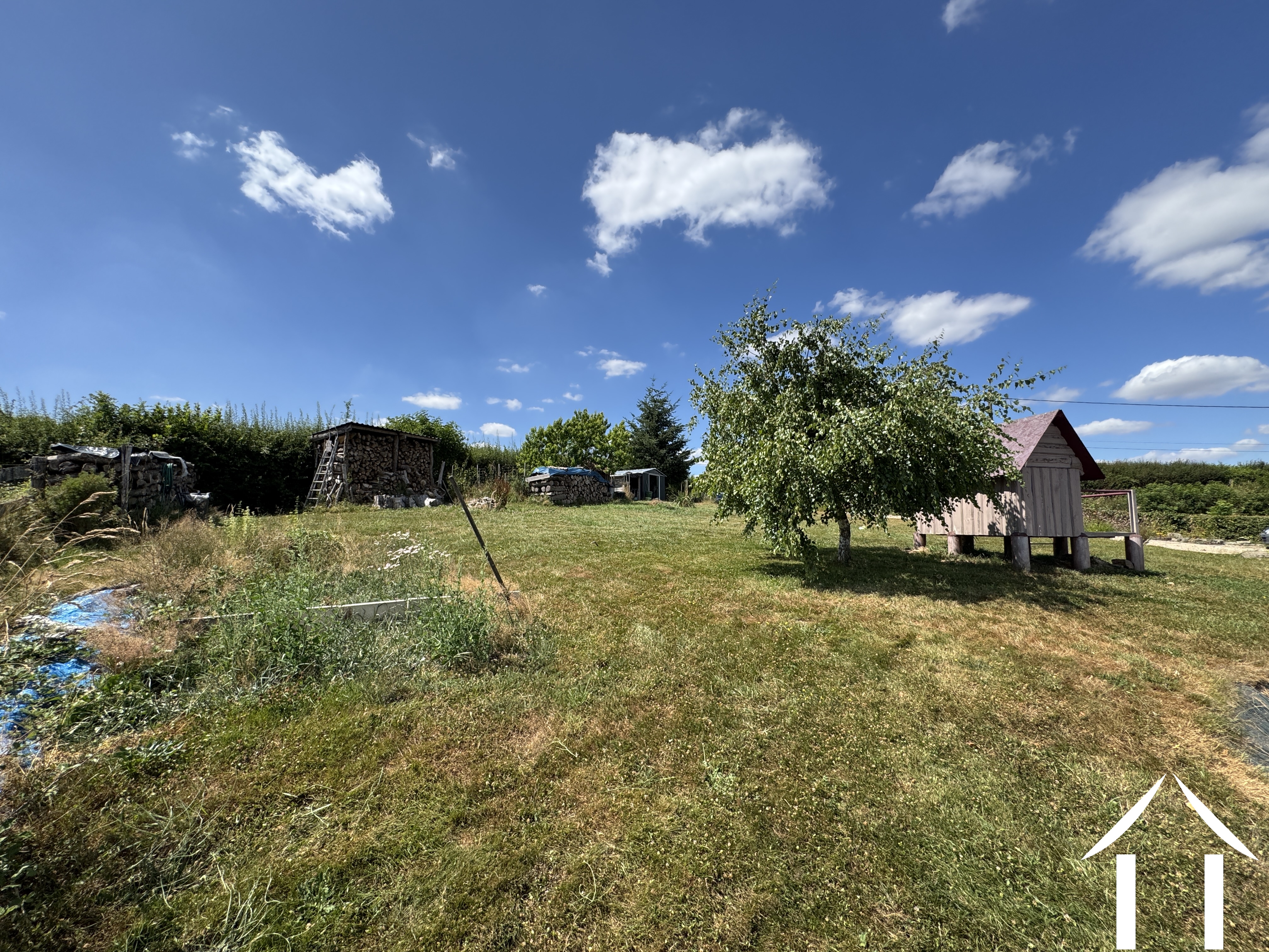 Jardin avec cabannes