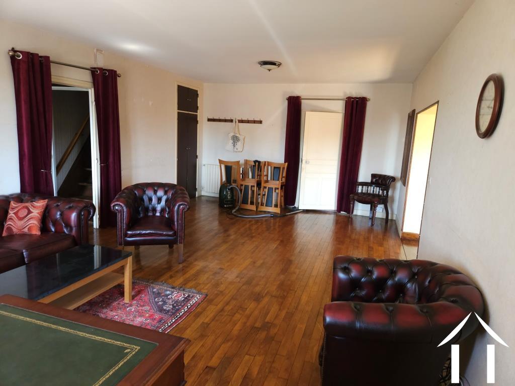 Eetkamer met Chesterfield-suite