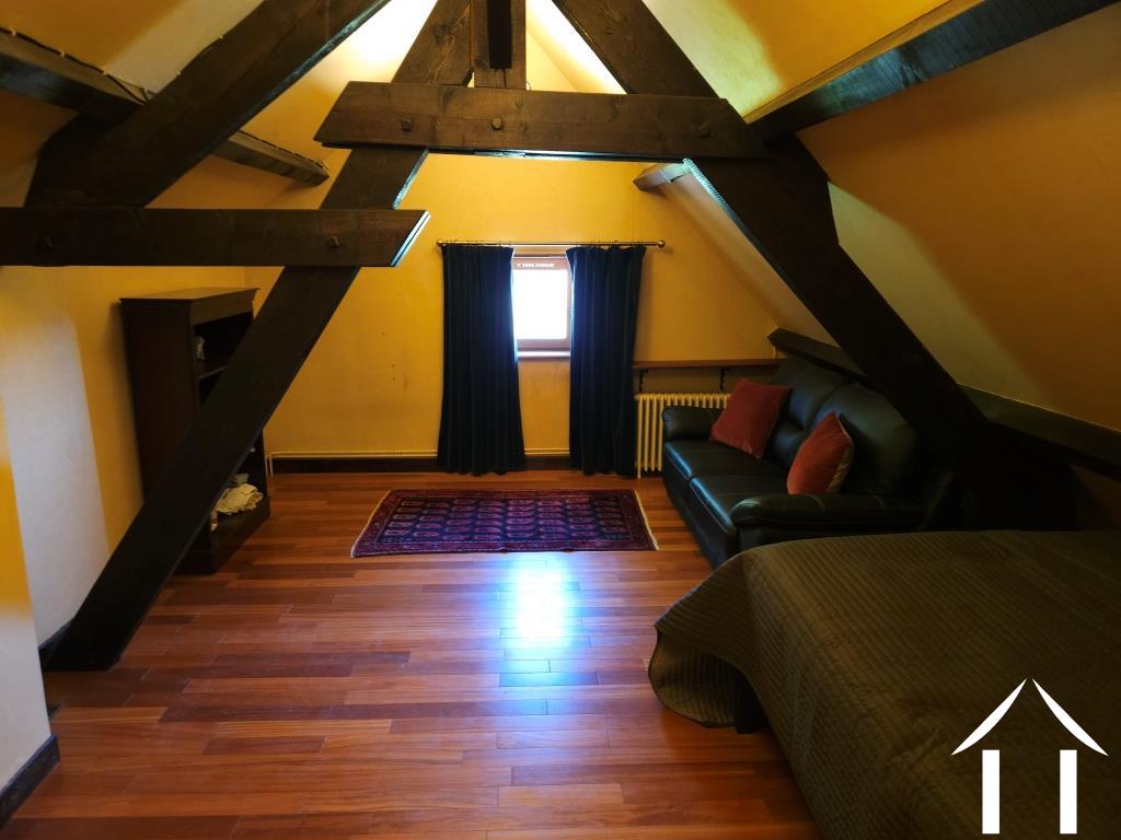 Slaapkamer met zichtbare balken