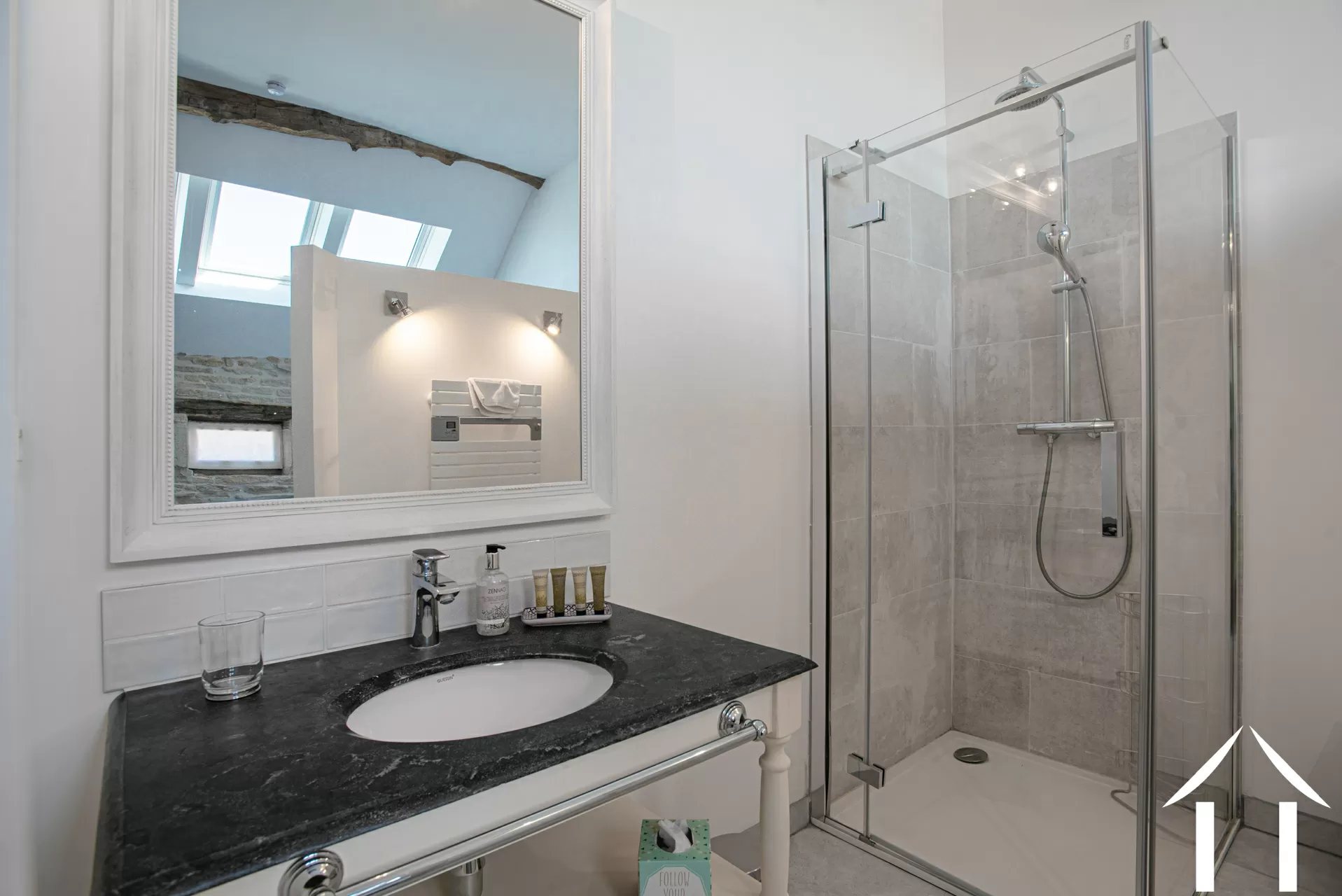 Slaapkamer 1 met eigen douche en toilet