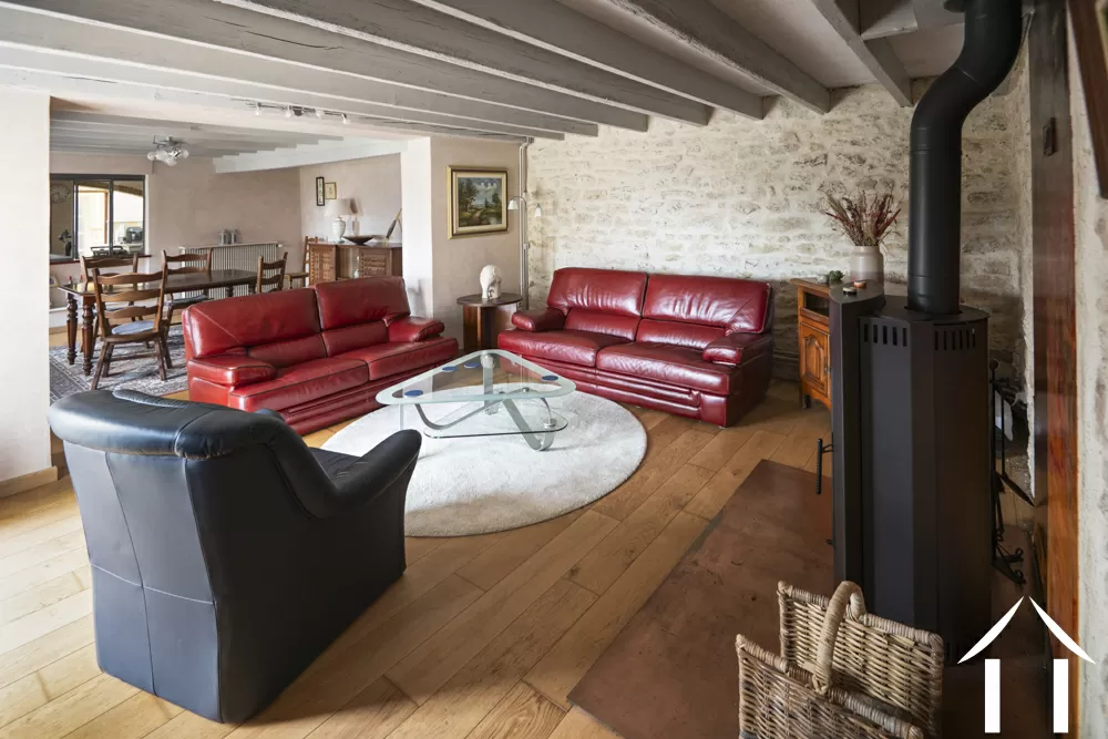 Salon met houtkachel