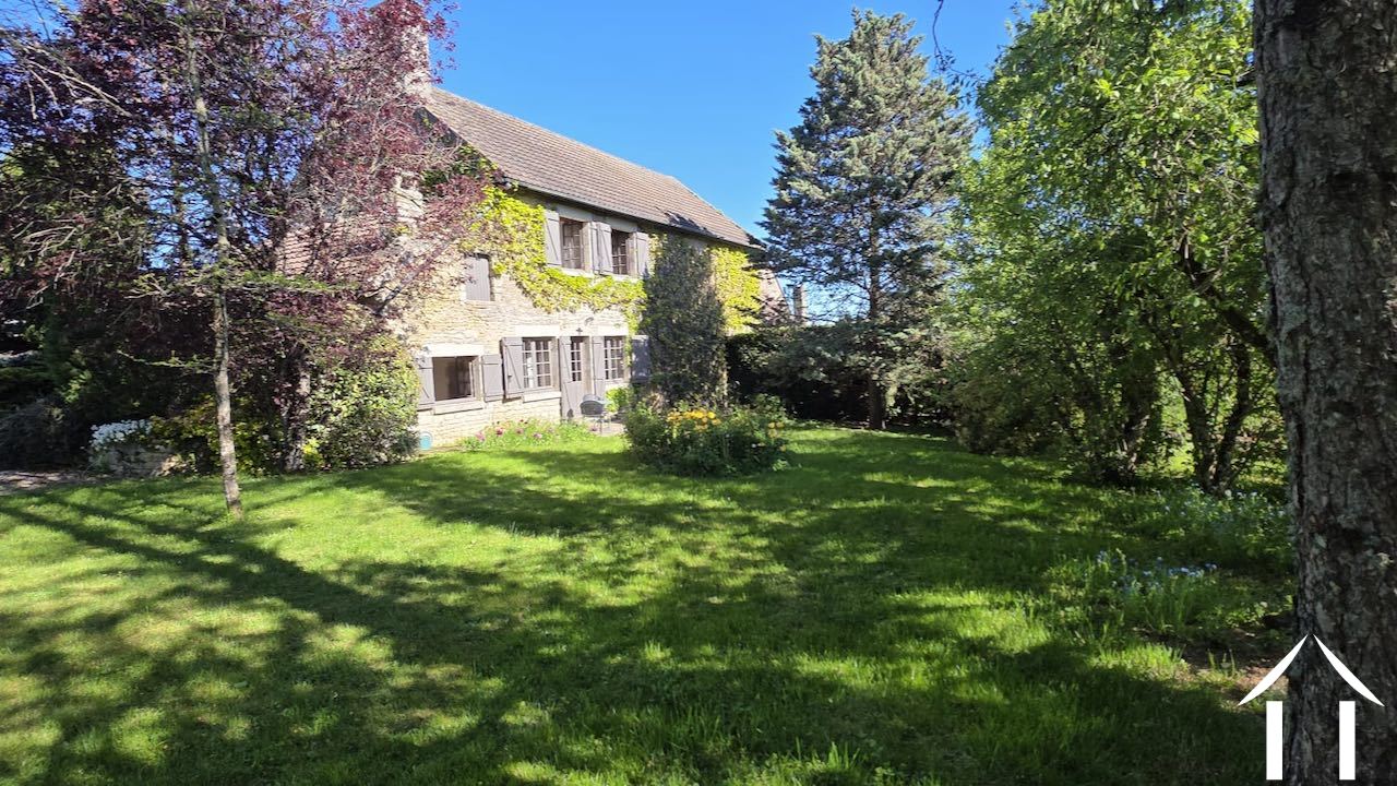 Steenhuis met tuin