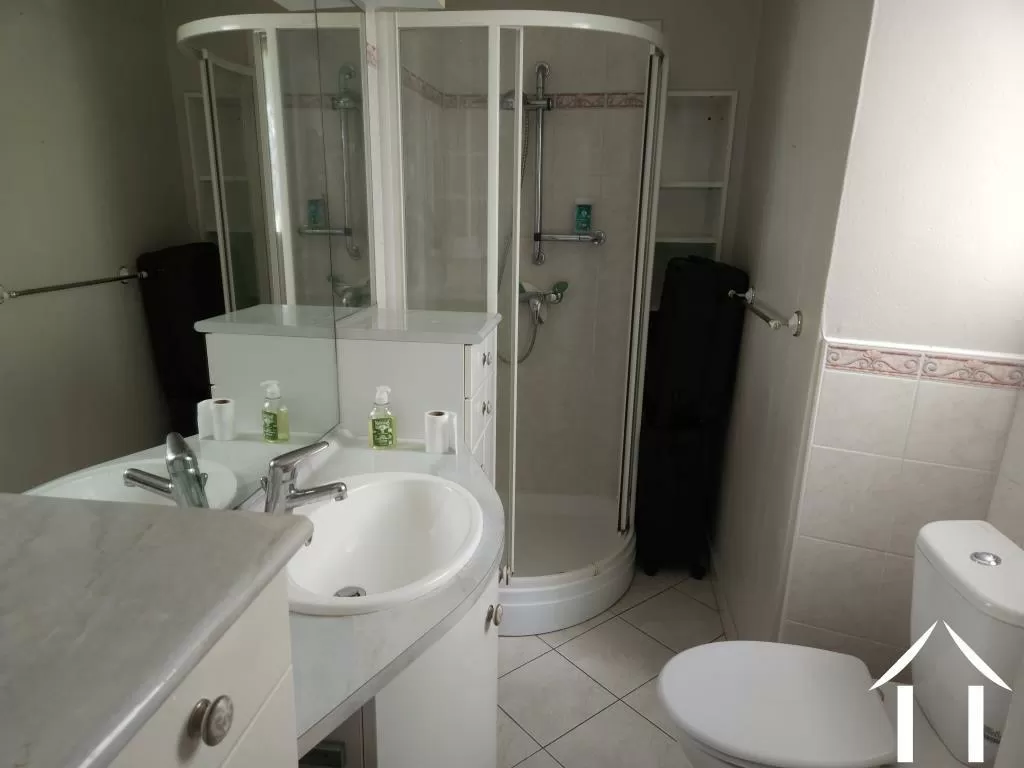 Badkamer en suite van de slaapkamer