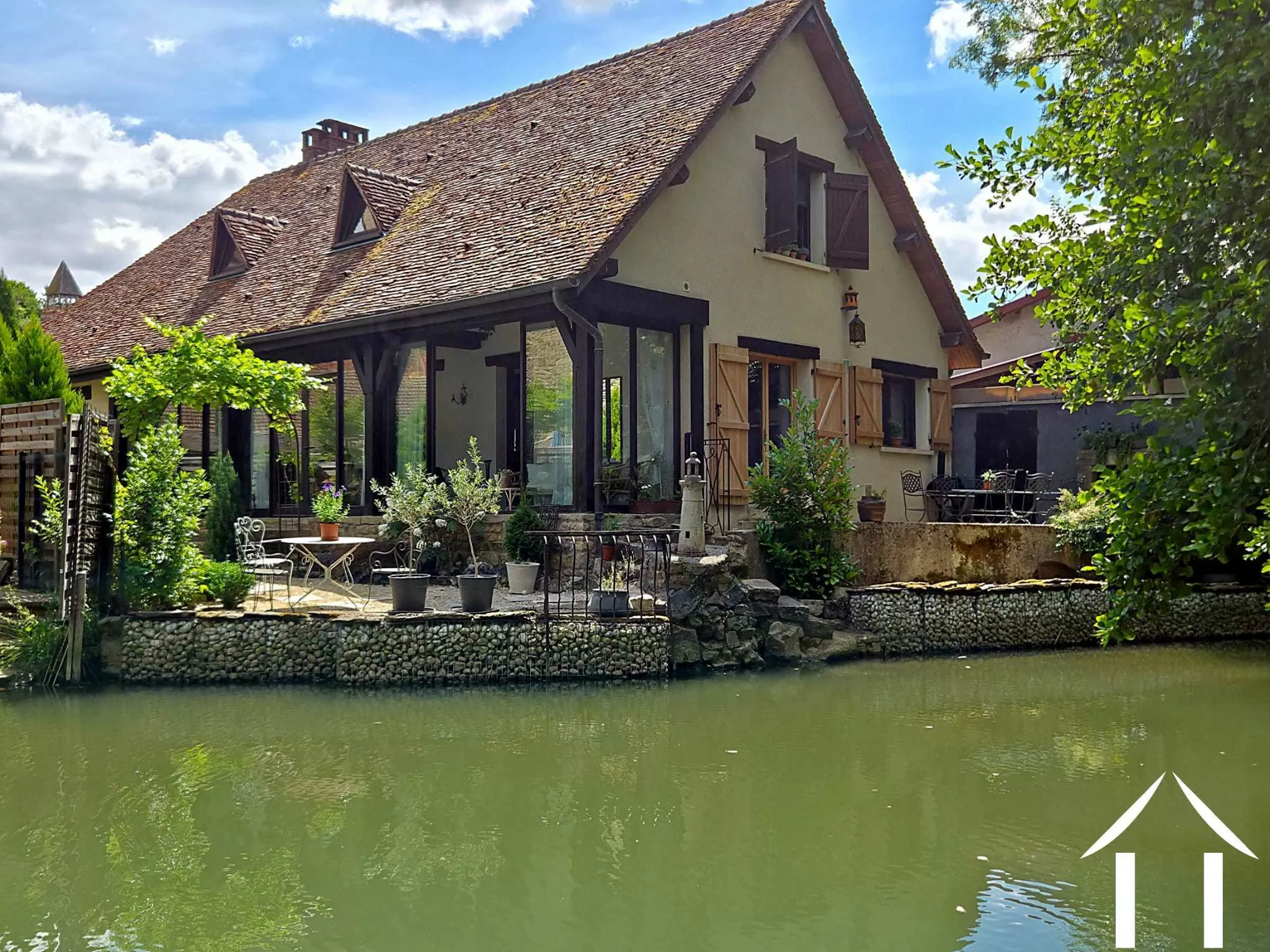 Charing Riverside House in Middeleeuwse Stad