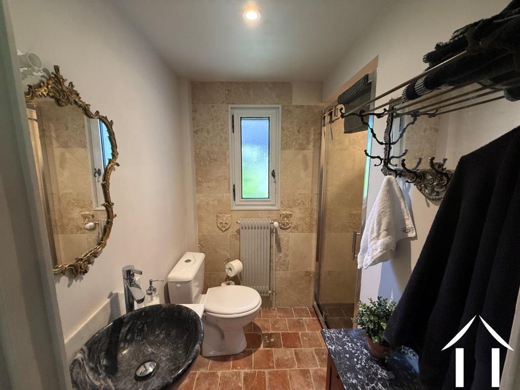 Begane grond douchekamer en toilet