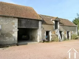 Groot bijgebouw met garage en loft-atelier
