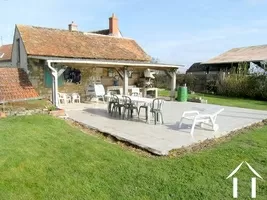 Kleinere bijgebouw met twee kamers en terras