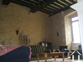 Adellijk in grootte en hoogte – de lounge is een imposante ruimte en laat goed de rijke historie van het bezit en de regio zien.