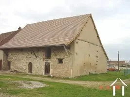 Deels gerenoveerde schuur