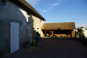 grange indépendante avec garage et stockage bois