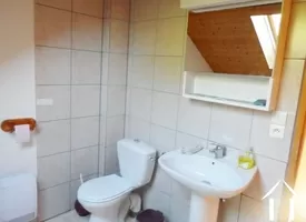 bathroom upstairs 