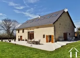 Luxury converted barn with 6 ensuite bedrooms and pool