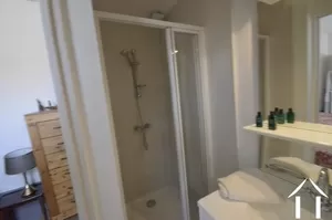 shower of guest bedroom